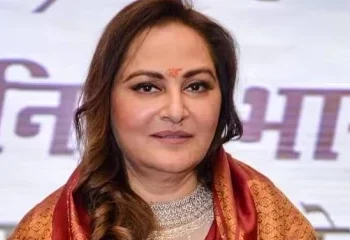 ભાજપ નેતા જયા પ્રદાએ તેમના જન્મદિવસે તિરુમાલા મંદિરની મુલાકાત લીધી